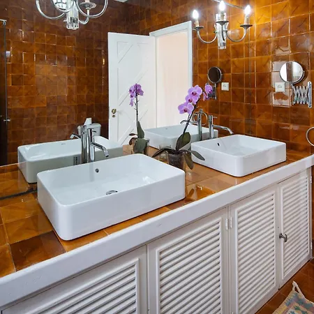 Casa Dos Arcos - & Pool Homestay Ponta Delgada (Sao Miguel)